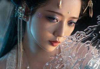 Messie Huang与她的礼服之旅：精彩原图及官方图集大揭秘.txt